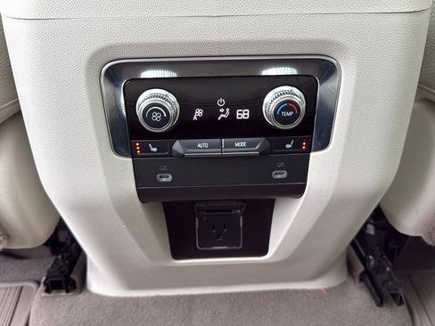 Used 2023 GMC Yukon Denali AWD/4WD image 38