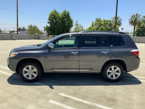 Used 2010 Toyota Highlander SE AWD/4WD image 4