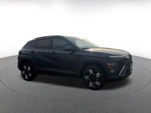 Used 2025 Hyundai Kona SEL image 2
