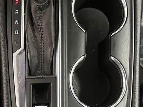 Used 2020 Chevrolet Equinox LT w/ Driver Convenience Package image 18