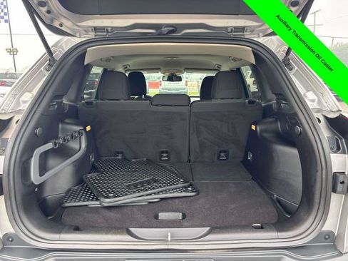 Used 2016 Jeep Cherokee Latitude w/ Cold Weather Group AWD/4WD image 35