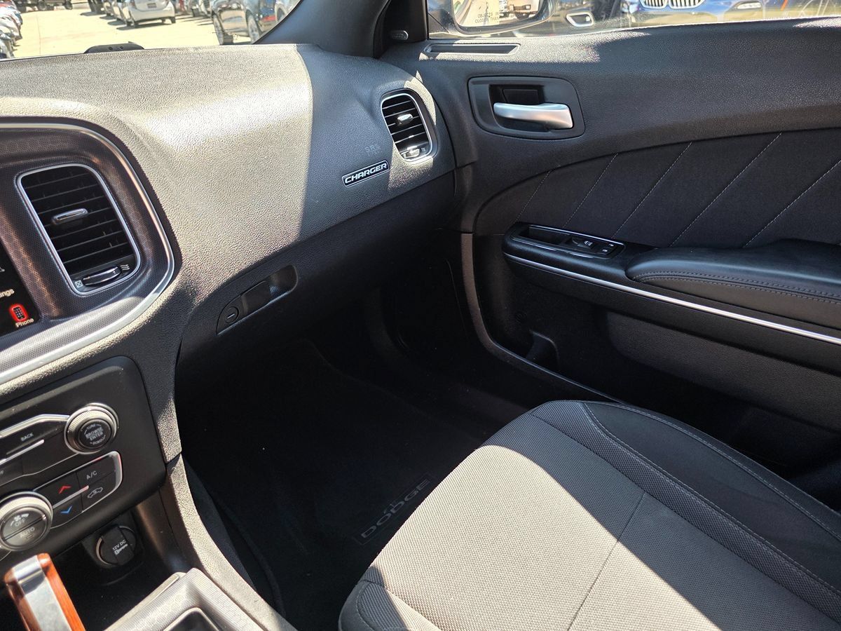Used 2016 Dodge Charger R/T RWD image 37