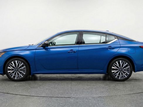 Used 2025 Nissan Altima 2.5 SV image 5