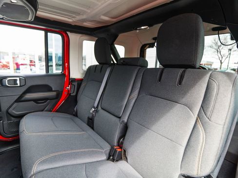 Used 2025 Jeep Wrangler Unlimited Sahara AWD/4WD image 32