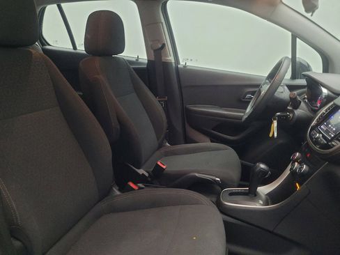 Used 2020 Chevrolet Trax LS FWD image 21
