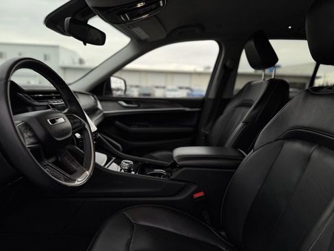 Used 2022 Jeep Grand Cherokee Limited image 12