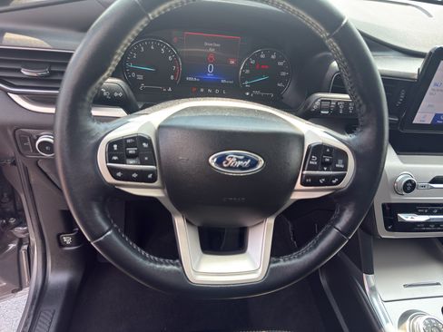 Used 2022 Ford Explorer XLT w/ Equipment Group 202A AWD/4WD image 17