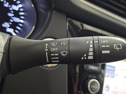 Used 2016 Nissan Rogue SL w/ SL Premium Package image 30