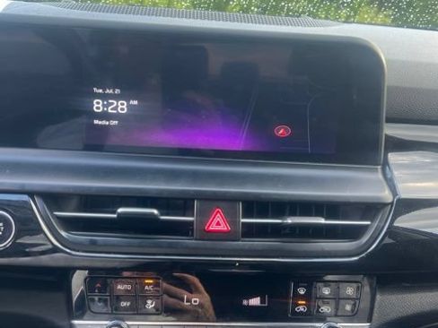 Used 2024 Kia Seltos S AWD/4WD image 16