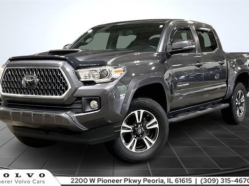 Used 2018 Toyota Tacoma TRD Sport image 1