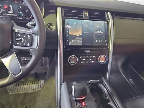 New 2025 Land Rover Discovery S image 22