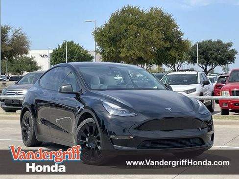Used 2023 Tesla Model Y Long Range AWD/4WD image 1