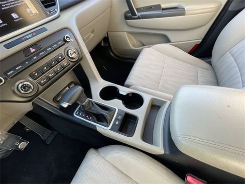 Used 2020 Kia Sportage LX image 19