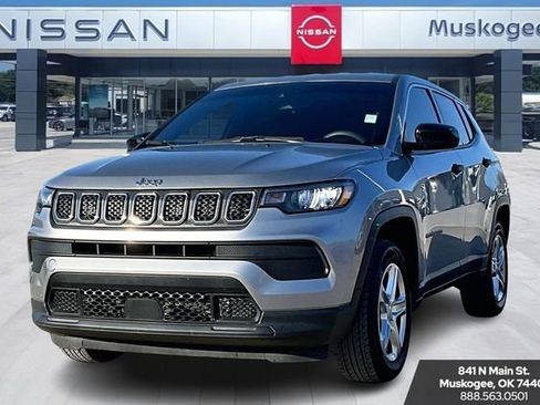 Used 2023 Jeep Compass Sport image 3