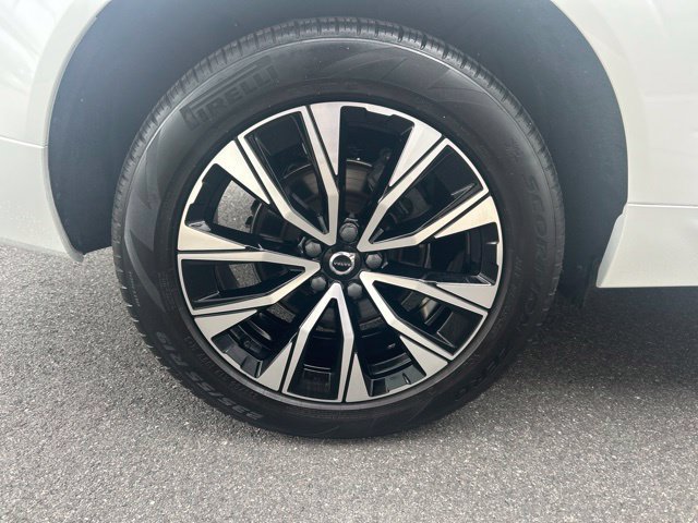 Certified 2024 Volvo XC60 B5 Plus w/ Protection Package Premier AWD/4WD image 9