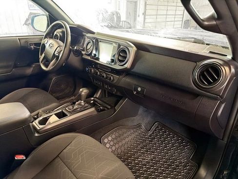 Used 2017 Toyota Tacoma 4x4 Double Cab image 12