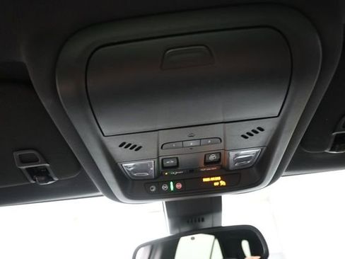 Used 2023 Chevrolet Equinox Premier FWD image 12