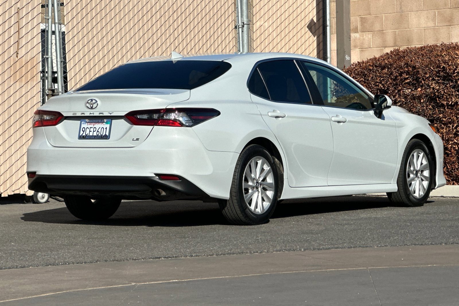 Used 2022 Toyota Camry LE FWD image 4