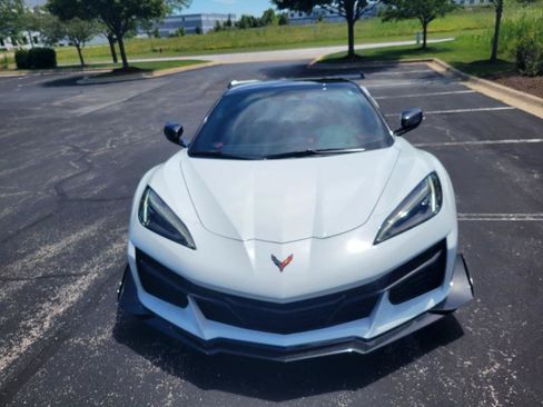 Used 2024 Chevrolet Corvette Z06 w/ Z07 Performance Package RWD image 18