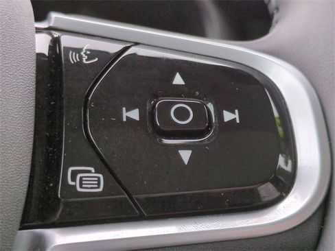 Used 2022 Volvo XC60 B5 Inscription w/ Climate Package image 25