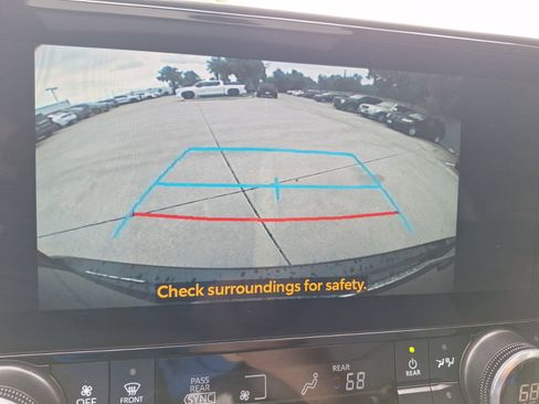 Used 2025 Toyota Highlander XLE AWD/4WD image 27