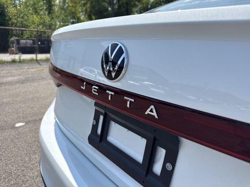 New 2025 Volkswagen Jetta SE image 31