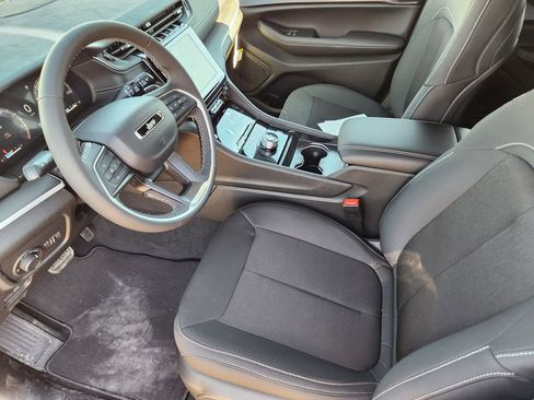 New 2026 Jeep Grand Cherokee Laredo RWD image 9