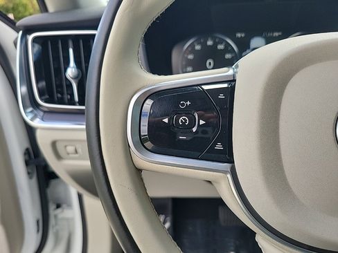 Used 2020 Volvo S60 T5 Momentum image 18