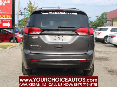Used 2018 Chrysler Pacifica Touring-L image 7