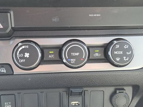 Used 2021 Toyota Tacoma SR AWD/4WD image 35
