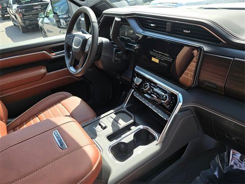 New 2025 GMC Sierra 2500 Denali Ultimate image 11