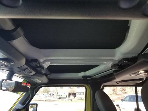 Used 2022 Jeep Wrangler Unlimited Sport AWD/4WD image 17