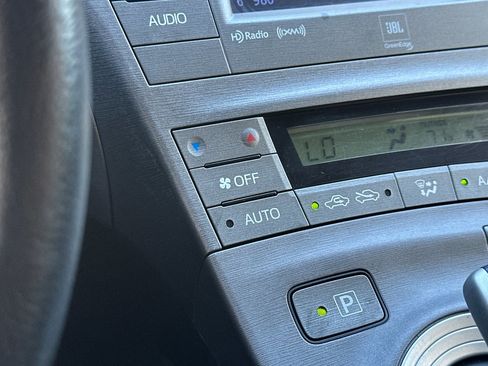 Used 2015 Toyota Prius Four FWD image 28