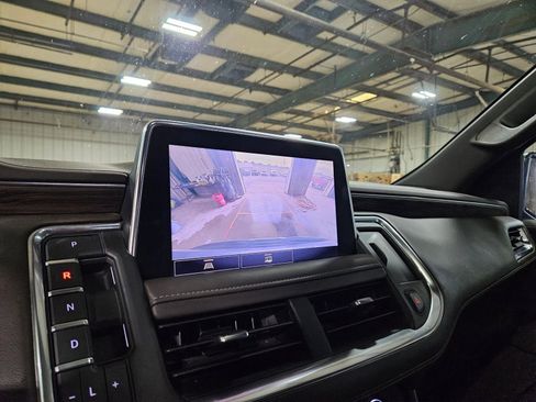 Used 2021 Chevrolet Suburban LT RWD image 16
