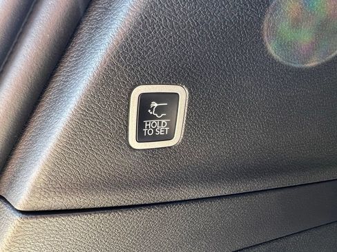 New 2027 Chrysler Pacifica Limited FWD image 20