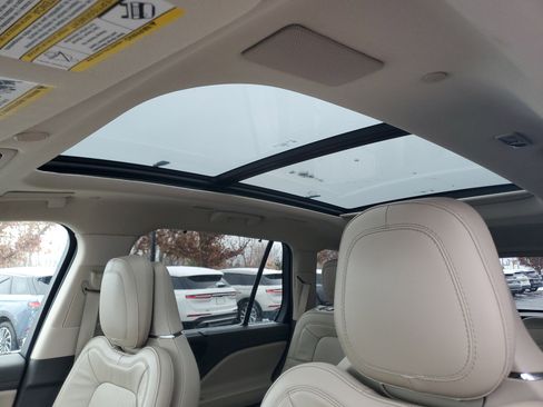 Certified 2023 Lincoln Aviator Reserve w/ Equipment Group 201A image 11