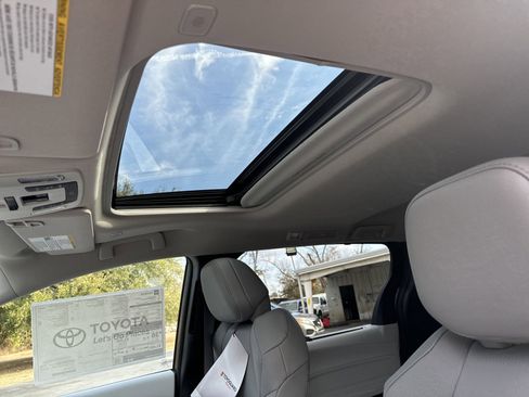 New 2025 Toyota Sienna XLE image 16