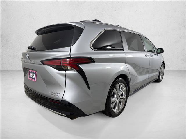 Used 2022 Toyota Sienna Platinum FWD image 5