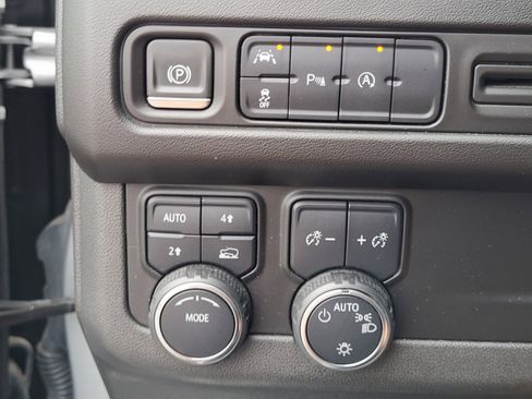 Used 2024 Chevrolet Tahoe LT AWD/4WD image 23