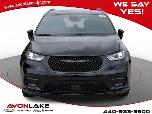 New 2026 Chrysler Pacifica Limited w/ S Appearance Package image 9