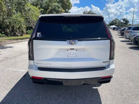 Used 2024 Cadillac Escalade Sport AWD/4WD image 3