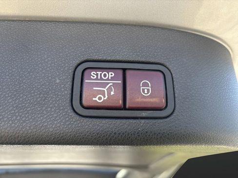 Used 2017 Mercedes-Benz GLS 450 4MATIC image 17