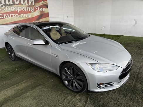 Used 2012 Tesla Model S Signature Performance image 8