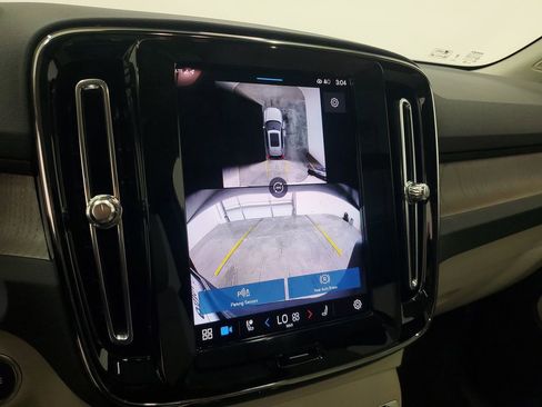 New 2025 Volvo XC40 B5 Ultra w/ Protection Package Premier image 29