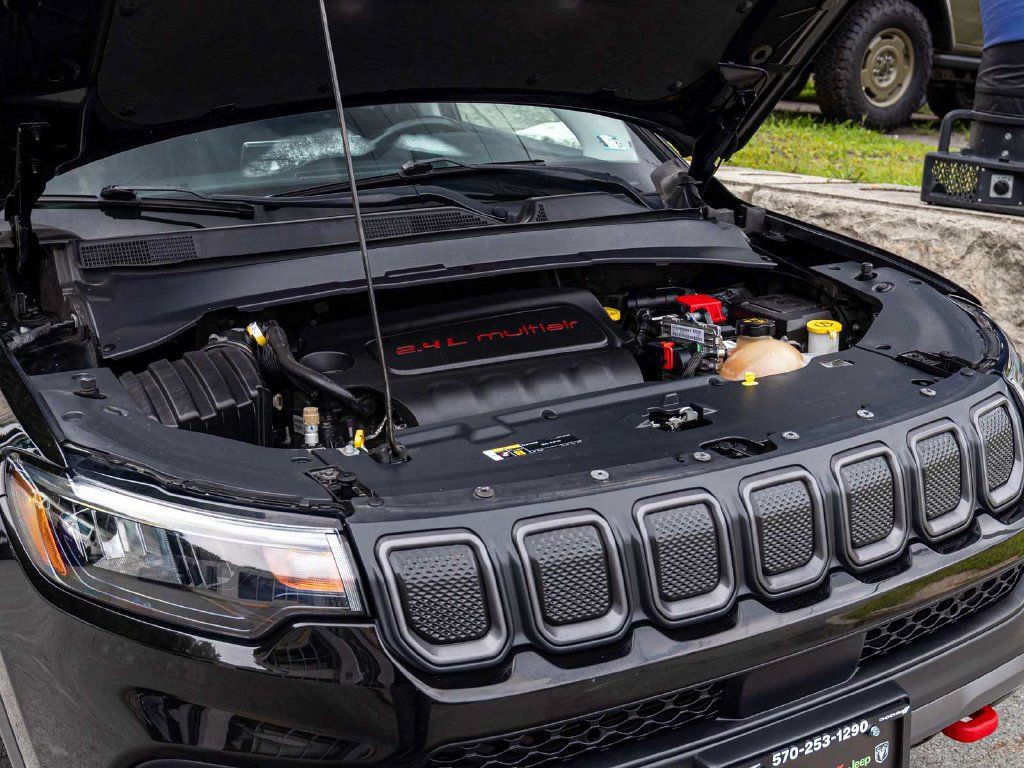 Used 2022 Jeep Compass Trailhawk w/ Trailhawk Convenience Group AWD/4WD image 33