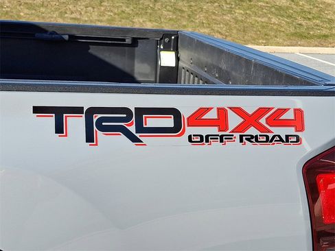 Certified 2019 Toyota Tacoma image 31