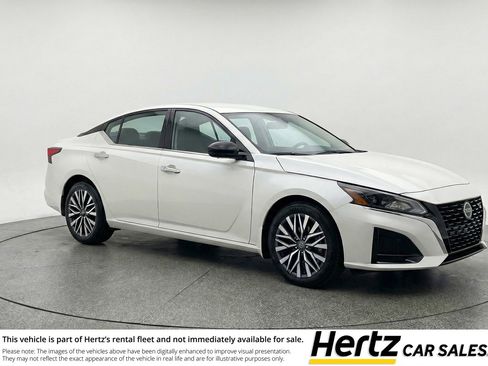 Used 2025 Nissan Altima 2.5 SV image 1