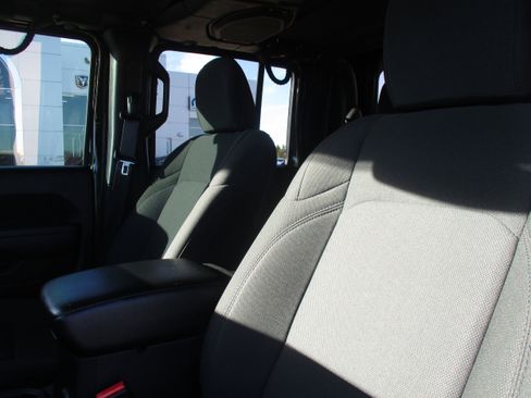 Used 2022 Jeep Gladiator Sport image 35