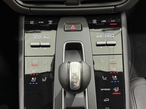 Certified 2026 Porsche Macan AWD/4WD image 44