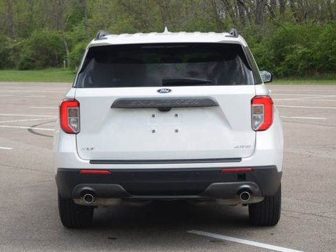 Used 2023 Ford Explorer XLT w/ Equipment Group 202A AWD/4WD image 27